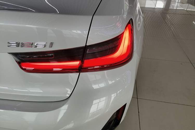 Used BMW 3 Series 2023 325i M Sport Package Exterior 3