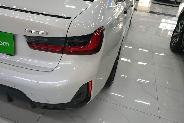 Used BMW 3 Series 2023 325i M Sport Night Edition Package Exterior 3