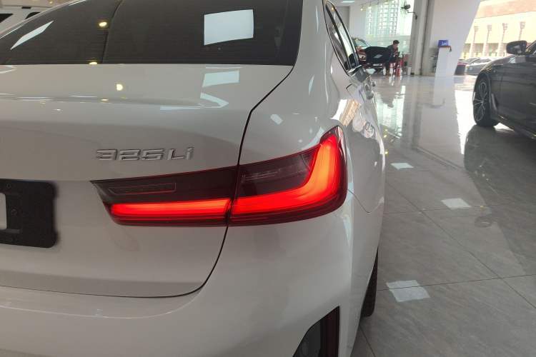 Used BMW 3 Series 2023 325Li M Sport Package Exterior 3