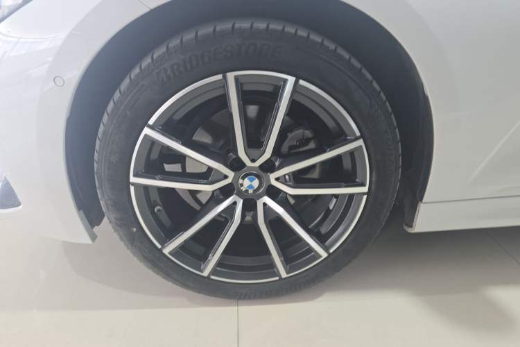 Used BMW 3 Series 2023 325Li M Sport Package Exterior 4