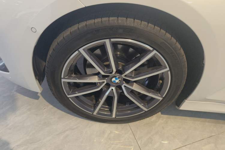 Used BMW 3 Series 2023 325Li M Sport Package Exterior 4