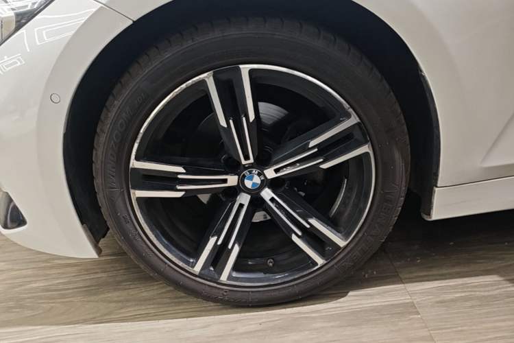 Used BMW 3 Series 2023 325i M Sport Package Exterior 4