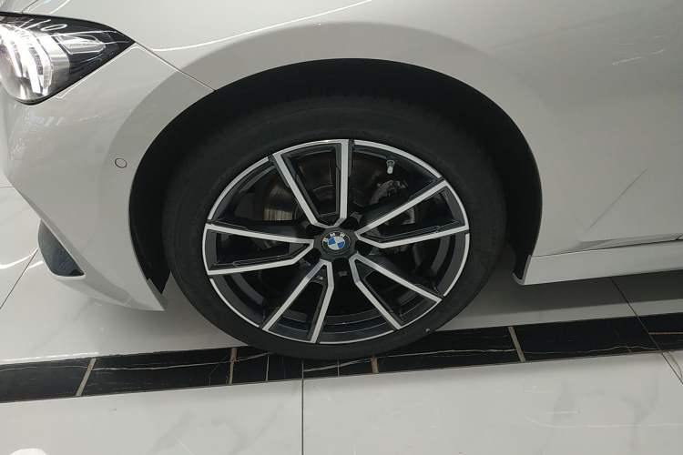 Used BMW 3 Series 2023 325Li M Sport Package Exterior 4