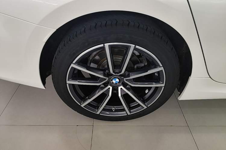 Used BMW 3 Series 2023 325Li M Sport Package Exterior 5
