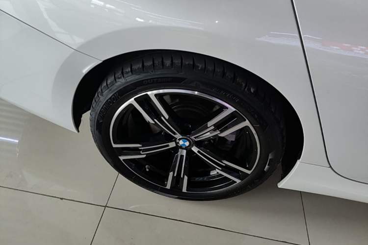 Used BMW 3 Series 2023 325i M Sport Package Exterior 5