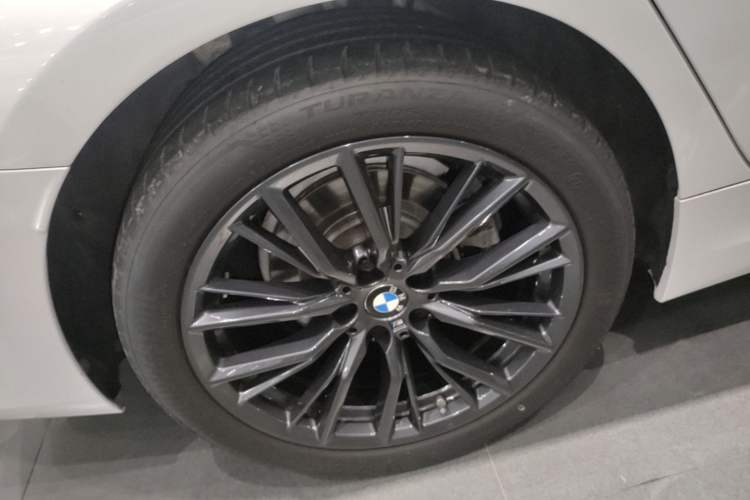 Used BMW 3 Series 2023 325Li M Sport Night Edition Package Exterior 5