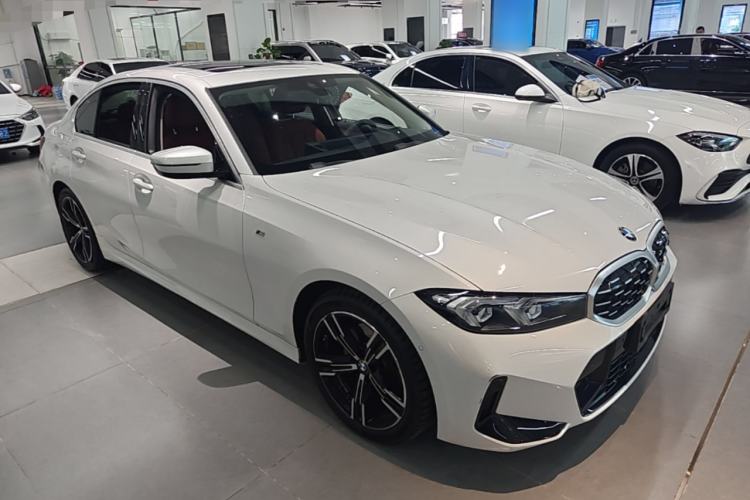 Used BMW 3 Series 2023 325i M Sport Package Front Right 45 Deg