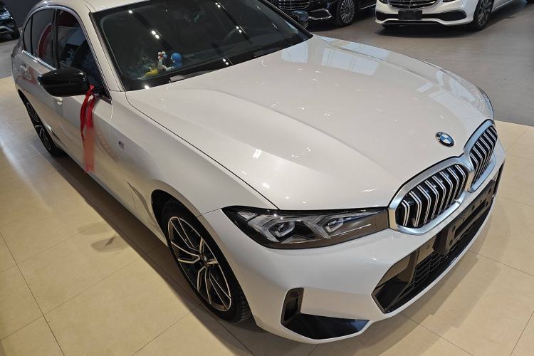 Used BMW 3 Series 2023 320Li M Sport Package Front Right 45 Deg