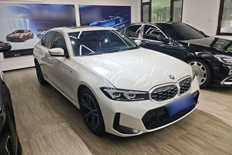 Used BMW 3 Series 2023 325i M Sport Package Front Right 45 Deg