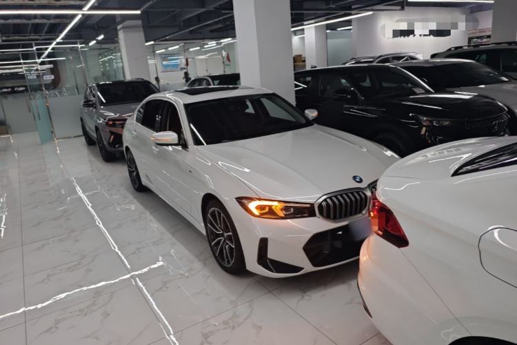 Used BMW 3 Series 2023 320Li M Sport Package Front Right 45 Deg