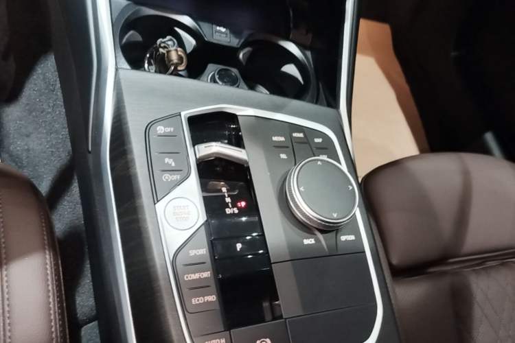 Used BMW 3 Series 2023 325i M Sport Package Gear Lever