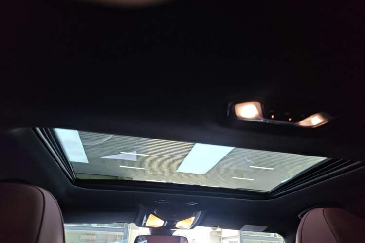 Used BMW 3 Series 2023 325i M Sport Night Edition Package Headliner