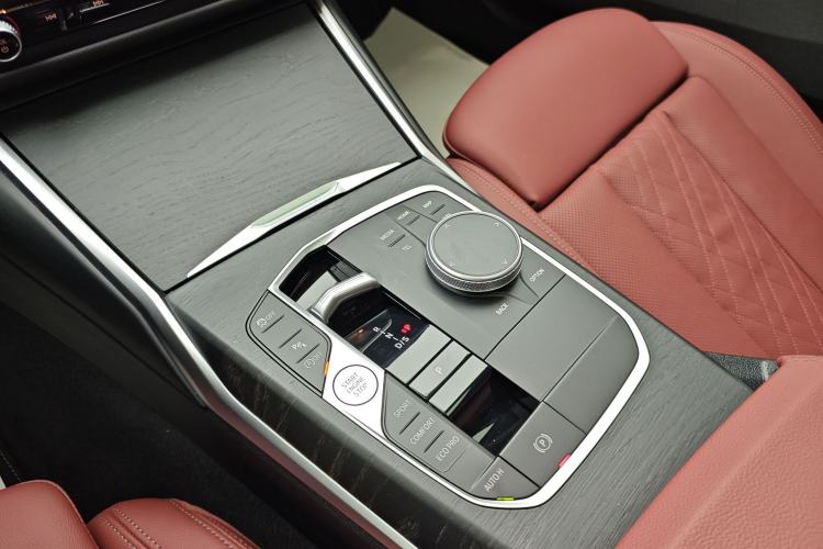 Used BMW 3 Series 2023 325i M Sport Package Interior 10