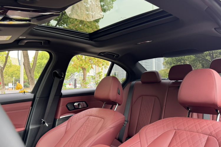 Used BMW 3 Series 2023 325i M Sport Night Edition Package Interior 10