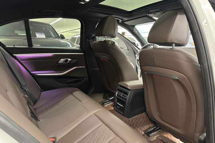 Used BMW 3 Series 2023 325i M Sport Night Edition Package Interior 11