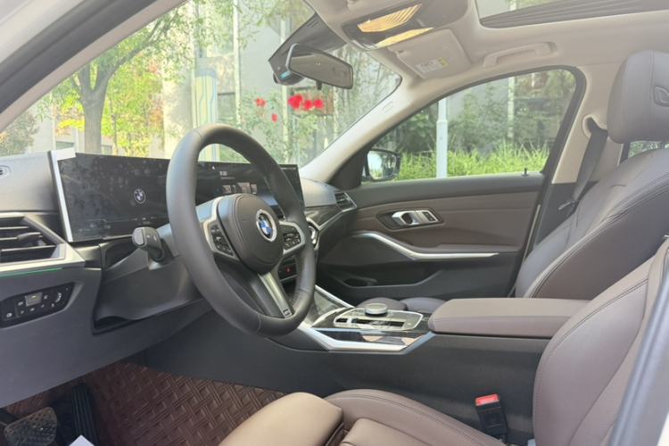 Used BMW 3 Series 2023 325Li M Sport Package Interior 2
