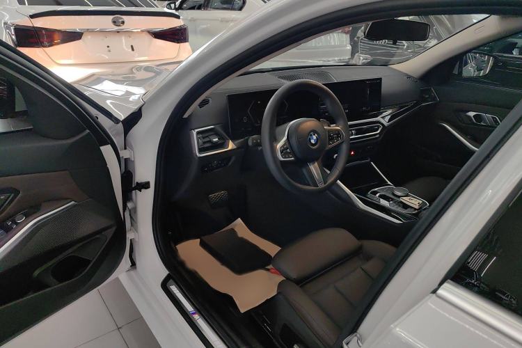 Used BMW 3 Series 2023 320Li M Sport Package Interior 3
