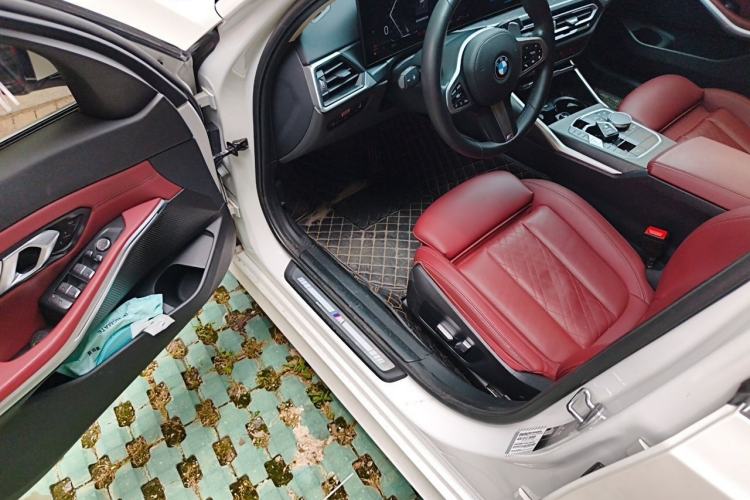 Used BMW 3 Series 2023 325i M Sport Package Interior 3