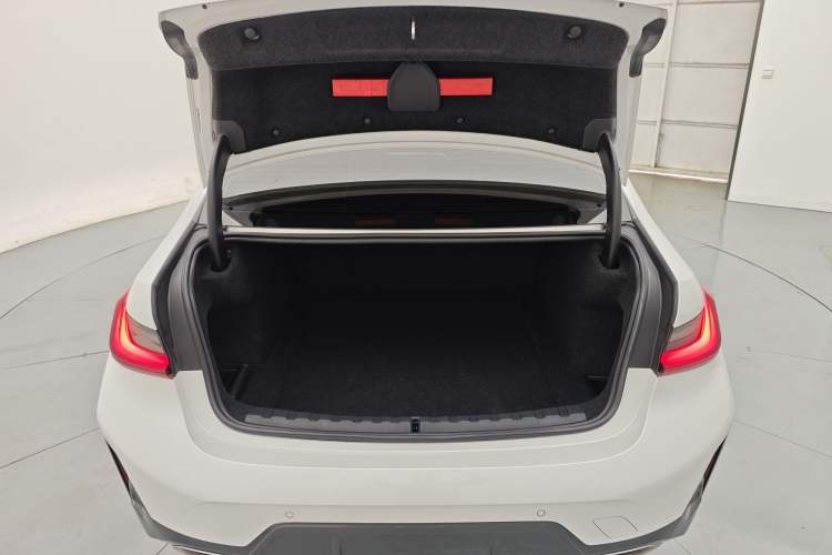 Used BMW 3 Series 2023 325i M Sport Package Interior 5