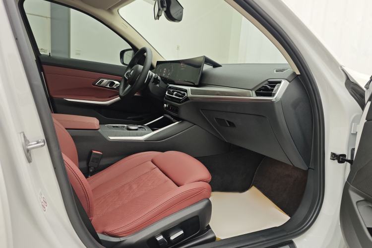 Used BMW 3 Series 2023 325i M Sport Package Interior 7
