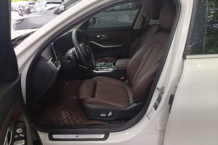 Used BMW 3 Series 2023 320Li M Sport Package Left Front Seat