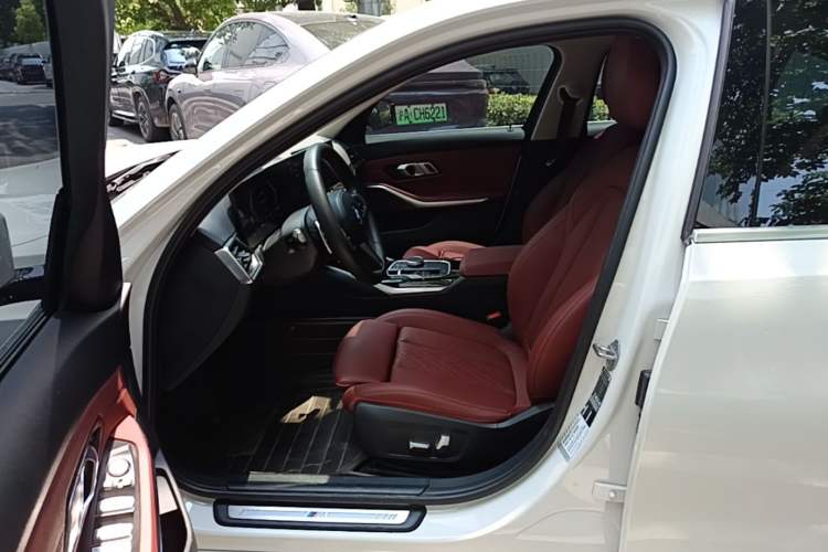 Used BMW 3 Series 2023 320Li M Sport Package Left Front Seat