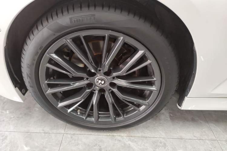 Used BMW 3 Series 2023 325Li M Sport Night Edition Package Left Front Wheel Hub