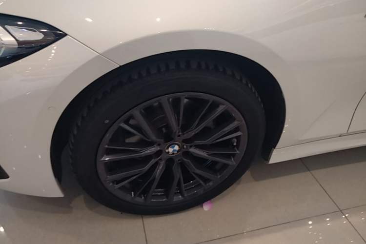 Used BMW 3 Series 2023 325Li M Sport Night Edition Package Left Front Wheel Hub