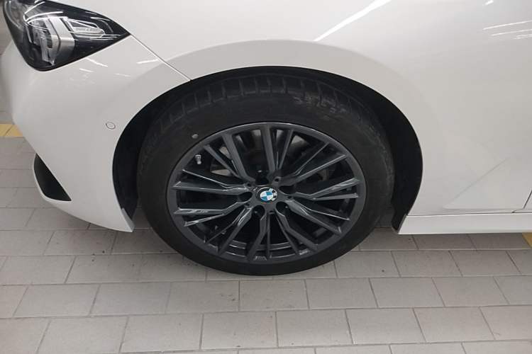 Used BMW 3 Series 2023 325Li M Sport Night Edition Package Left Front Wheel Hub