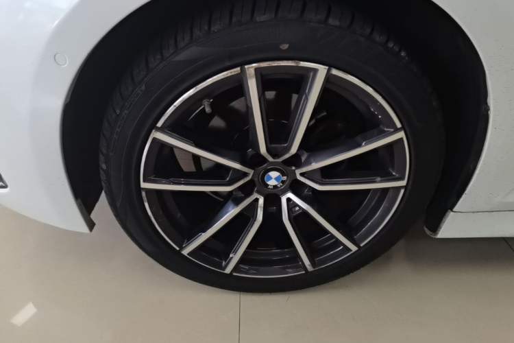Used BMW 3 Series 2023 325Li M Sport Package Left Front Wheel Hub