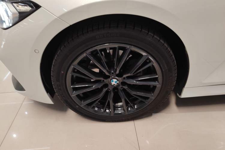 Used BMW 3 Series 2023 325Li M Sport Night Edition Package Left Front Wheel Hub