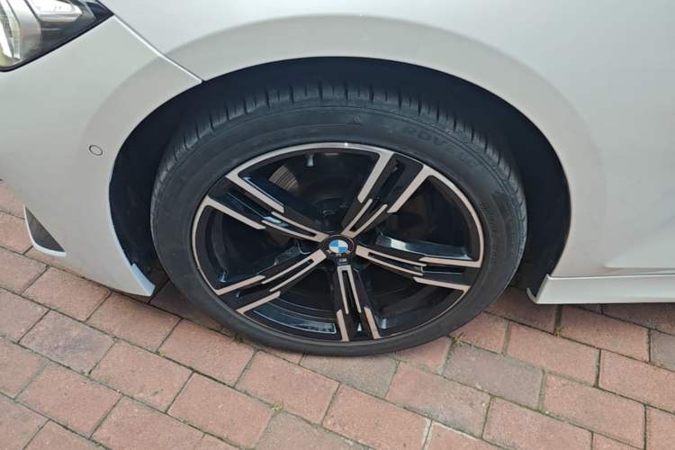 Used BMW 3 Series 2023 325i M Sport Package Left Front Wheel Hub