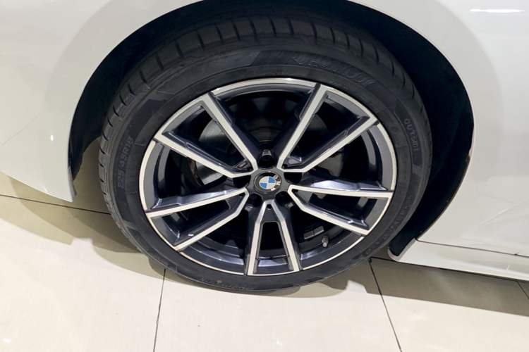 Used BMW 3 Series 2023 320Li M Sport Package Left Front Wheel Hub