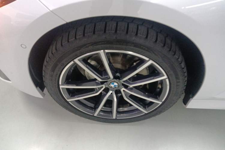 Used BMW 3 Series 2023 325Li xDrive M Sport Package Left Front Wheel Hub