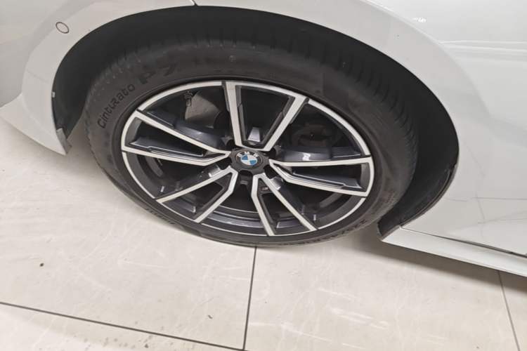 Used BMW 3 Series 2023 325Li M Sport Package Left Front Wheel Hub