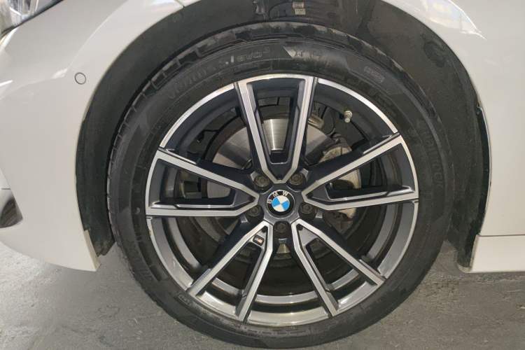 Used BMW 3 Series 2023 325Li M Sport Package Left Front Wheel Hub