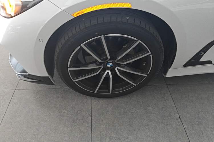 Used BMW 3 Series 2023 325Li M Sport Package Left Front Wheel Hub