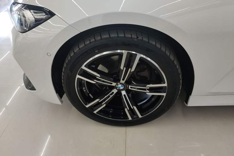 Used BMW 3 Series 2023 325i M Sport Package Left Front Wheel Hub