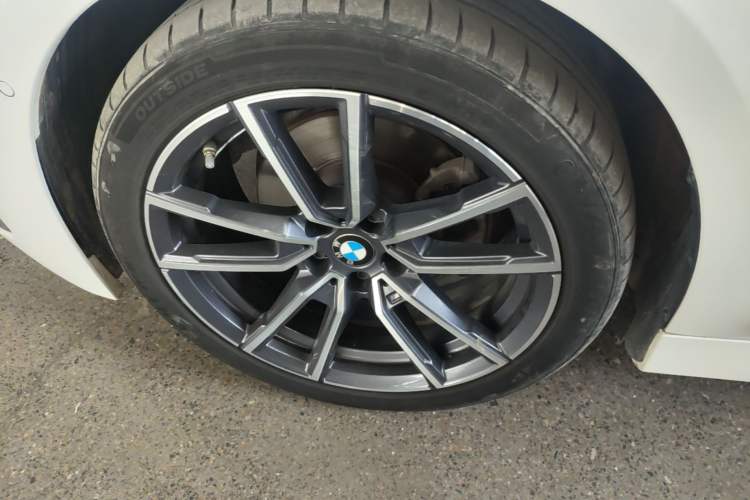 Used BMW 3 Series 2023 325Li M Sport Package Left Front Wheel Hub