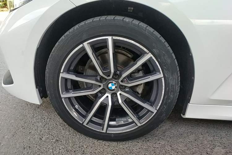 Used BMW 3 Series 2023 320Li M Sport Package Left Front Wheel Hub