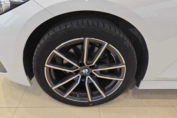 Used BMW 3 Series 2023 320Li M Sport Package Left Front Wheel Hub