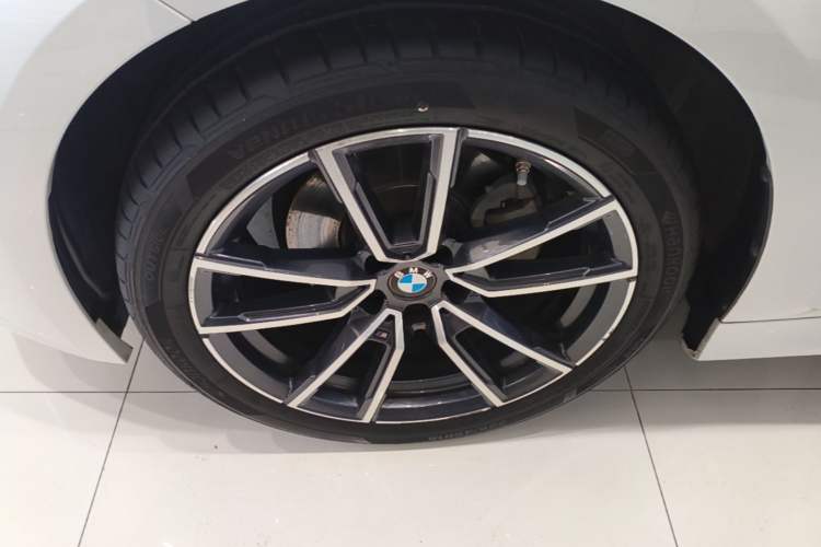 Used BMW 3 Series 2023 320Li M Sport Package Left Front Wheel Hub