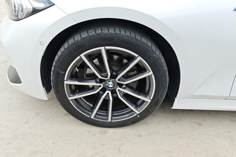 Used BMW 3 Series 2023 325Li M Sport Package Left Front Wheel Hub
