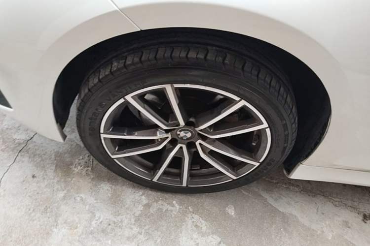 Used BMW 3 Series 2023 320Li M Sport Package Left Front Wheel Hub
