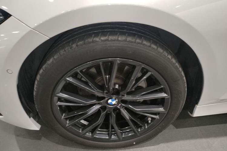 Used BMW 3 Series 2023 325Li M Sport Night Edition Package Left Front Wheel Hub