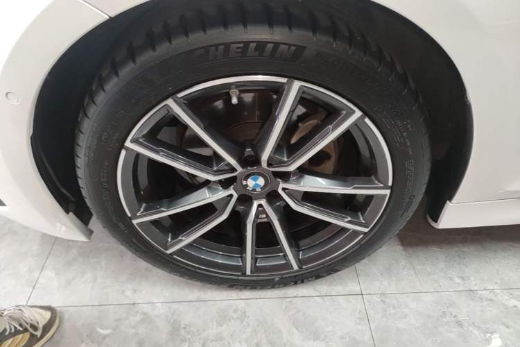 Used BMW 3 Series 2023 325Li M Sport Package Left Front Wheel Hub