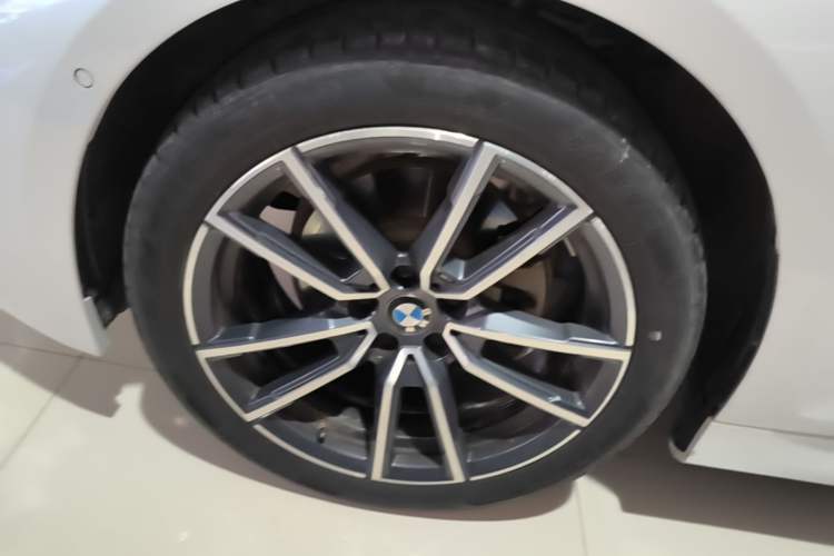 Used BMW 3 Series 2023 325Li M Sport Package Left Front Wheel Hub