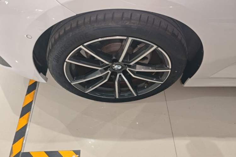Used BMW 3 Series 2023 325Li M Sport Package Left Front Wheel Hub