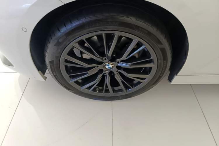 Used BMW 3 Series 2023 325i M Sport Night Edition Package Left Front Wheel Hub