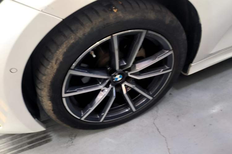 Used BMW 3 Series 2023 325Li M Sport Package Left Front Wheel Hub